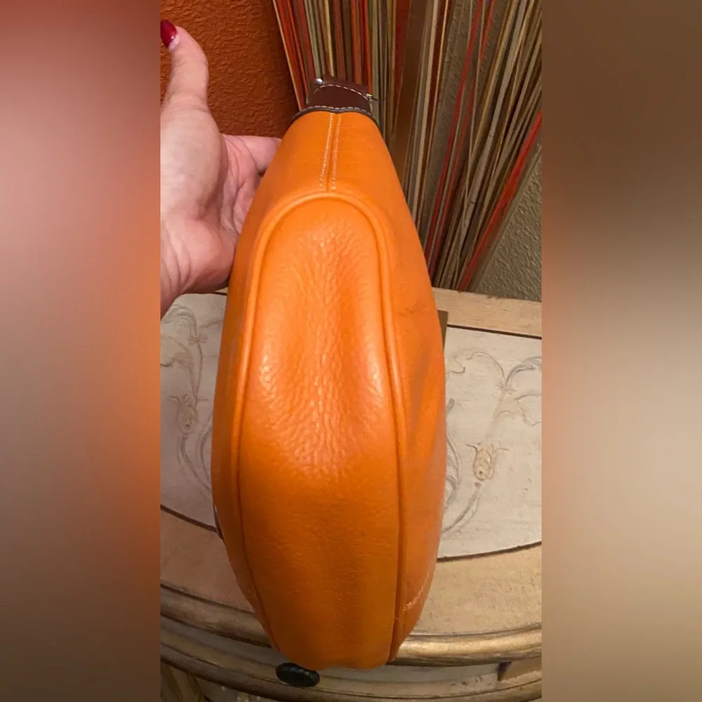 Dooney & Bourke -VINTAGE- Y2K - GUC - Orange and Brown Hobo Bag